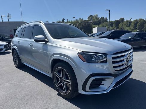 Used 2025 Mercedes-Benz GLS 450 4MATIC image 2