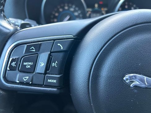 Used 2017 Jaguar XF Premium image 25