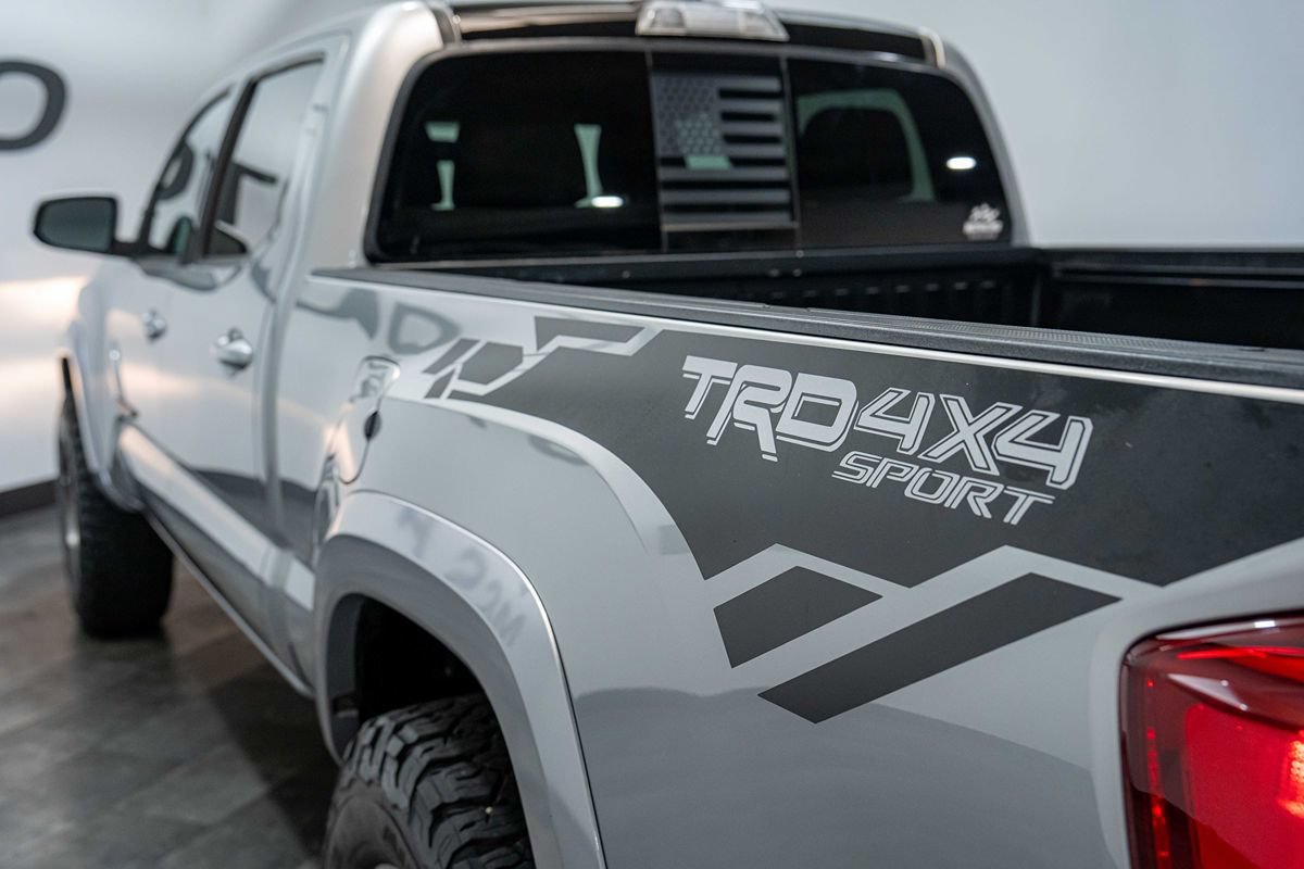 Used 2017 Toyota Tacoma TRD Sport w/ Tow Package AWD/4WD image 13