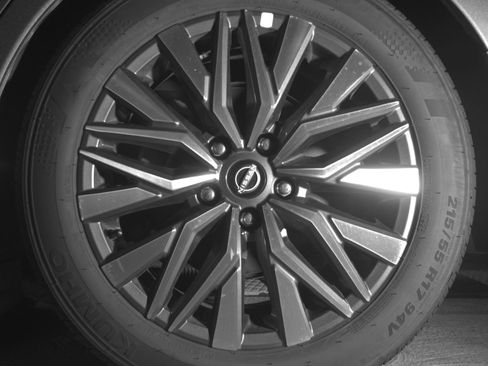 Used 2025 Nissan Altima 2.5 SV FWD image 14