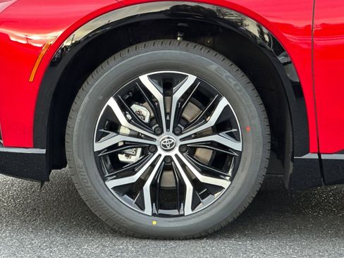 New 2025 Toyota Crown Signia image 32