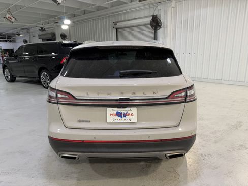 Used 2022 Lincoln Nautilus FWD image 4