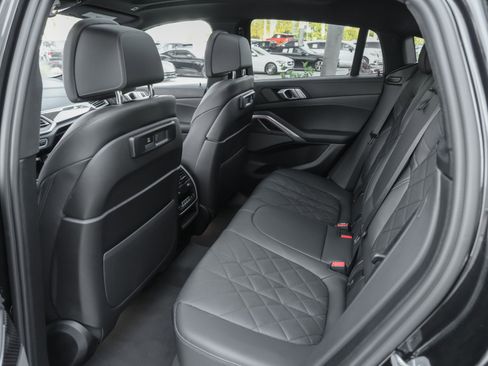 Used 2023 BMW X6 M50i w/ Climate Comfort Package AWD/4WD image 17