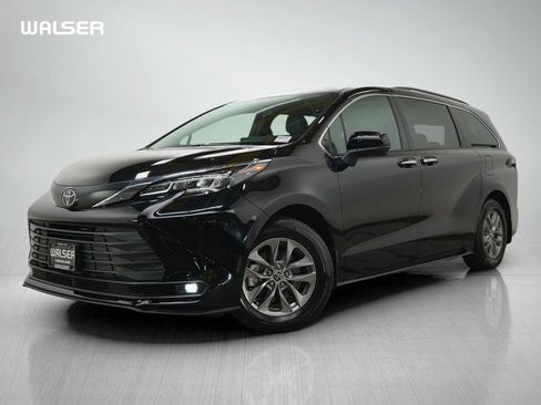 Used 2026 Toyota Sienna XLE AWD/4WD image 1