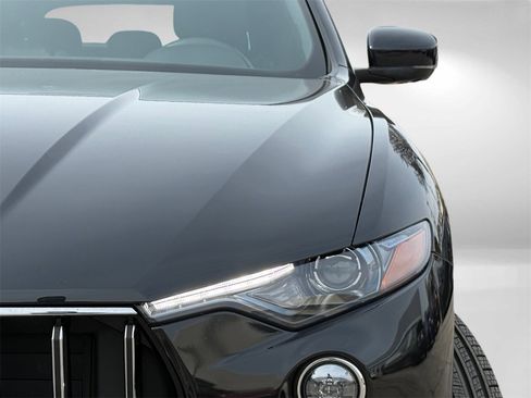 Certified 2023 Maserati Levante GT image 4