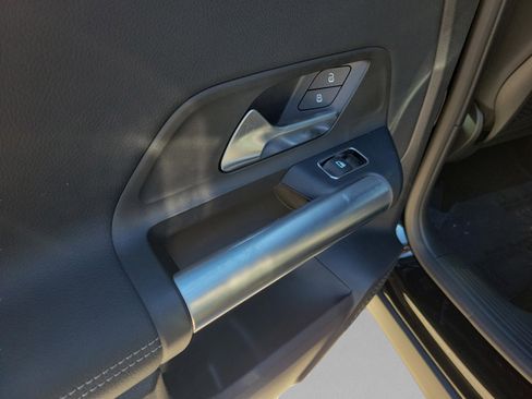 Certified 2025 Mercedes-Benz GLA 250 image 6