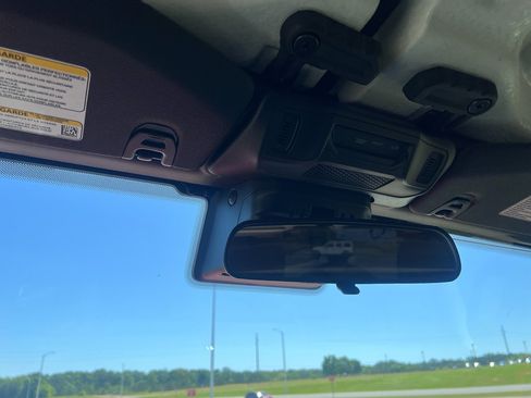 Used 2025 Jeep Wrangler Sahara image 22