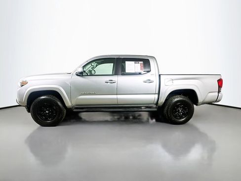 Used 2022 Toyota Tacoma SR5 w/ Technology Package image 5