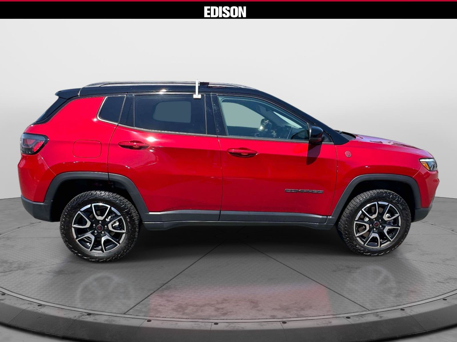 Used 2025 Jeep Compass Trailhawk w/ Trailhawk Elite Group AWD/4WD image 3