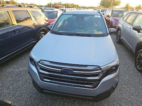 Used 2025 Subaru Forester Premium AWD/4WD image 4