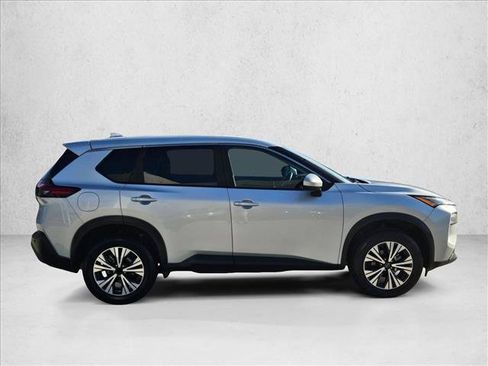 Used 2023 Nissan Rogue SV FWD image 4