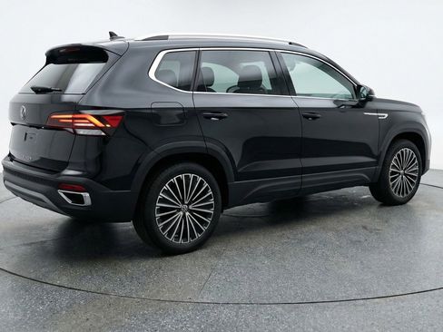 Used 2025 Volkswagen Taos SE image 9