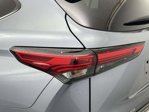 Used 2020 Toyota Highlander XLE image 16