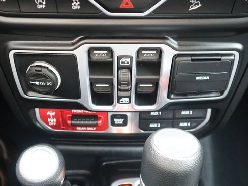 Used 2018 Jeep Wrangler Unlimited Rubicon w/ LED Lighting Group AWD/4WD image 31