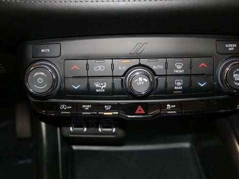 Used 2021 Dodge Durango SXT w/ 3rd Row Seating Group AWD/4WD image 42