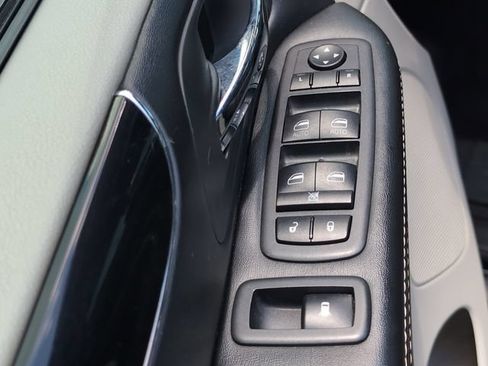 Used 2020 Dodge Grand Caravan SXT FWD image 16