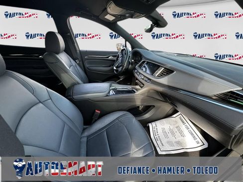 Used 2024 Buick Enclave Premium image 9
