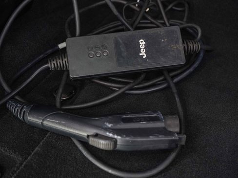 Used 2021 Jeep Wrangler Unlimited Sahara w/ Dual Top Group image 16