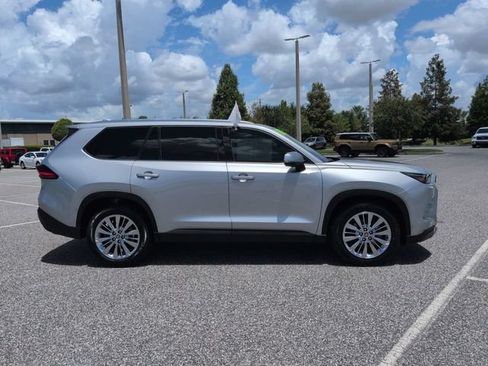 Used 2024 Toyota Grand Highlander AWD image 3