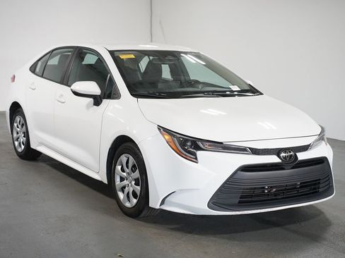 Certified 2024 Toyota Corolla LE image 3