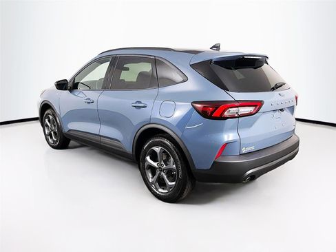 Used 2025 Ford Escape ST-Line w/ Cold Weather Package image 5