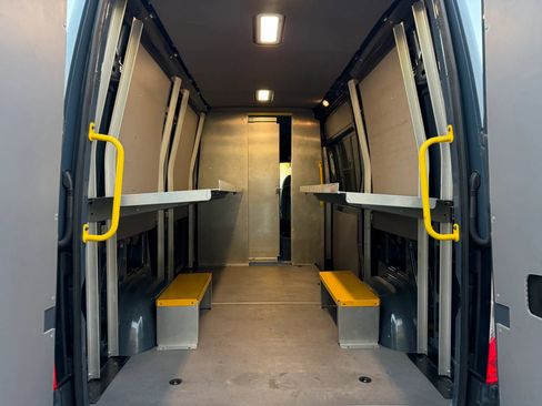 Used 2019 Mercedes-Benz Sprinter 144 image 6