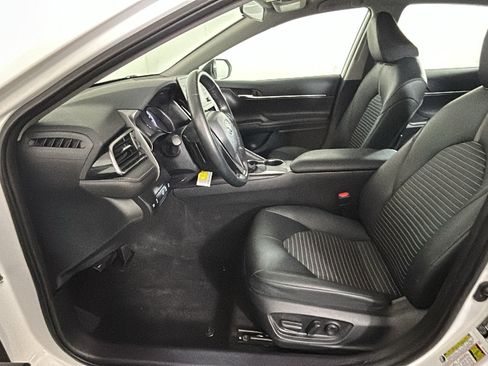 Used 2024 Toyota Camry SE FWD image 11