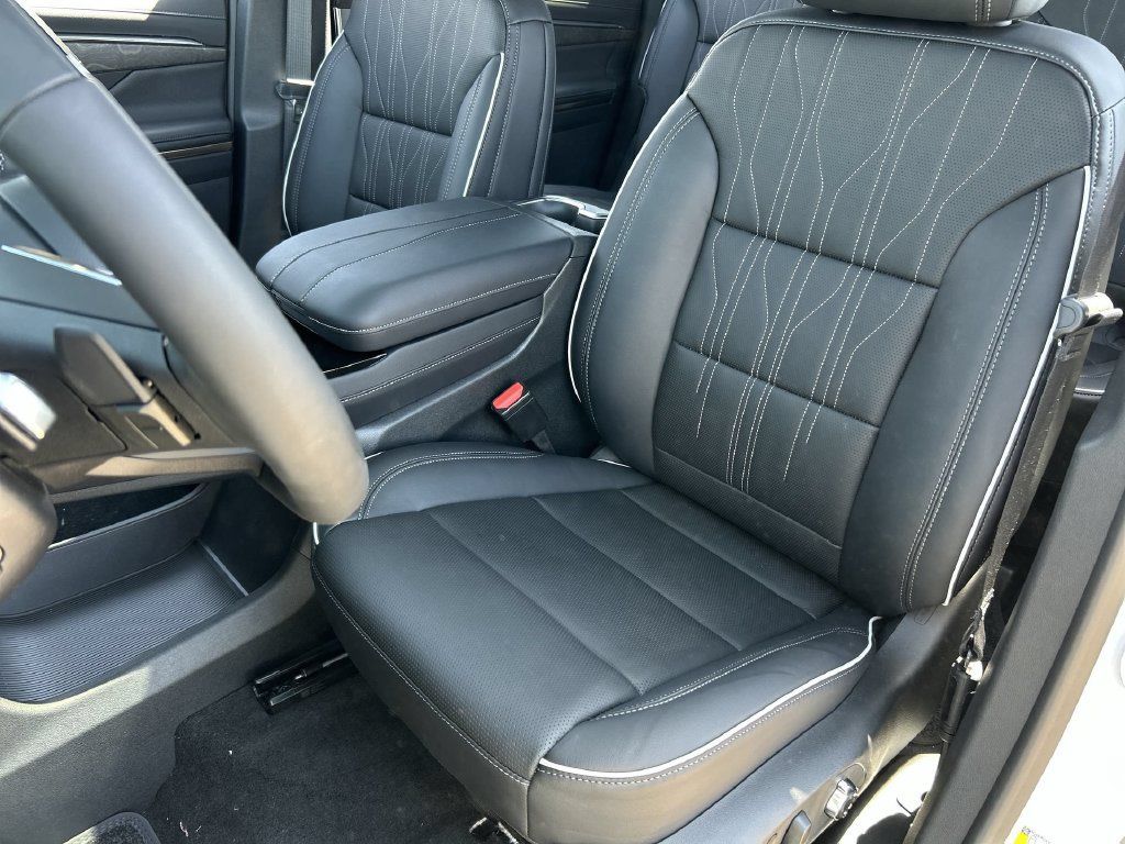 Used 2026 Buick Enclave Avenir w/ Super Cruise Package FWD image 20