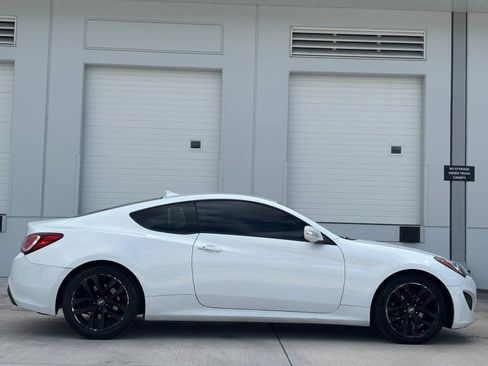 Used 2015 Hyundai Genesis 3.8 image 8