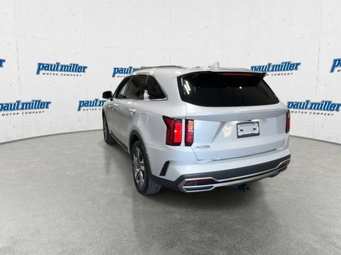 Used 2024 Kia Sorento EX w/ Panoramic Sunroof Package AWD/4WD image 9