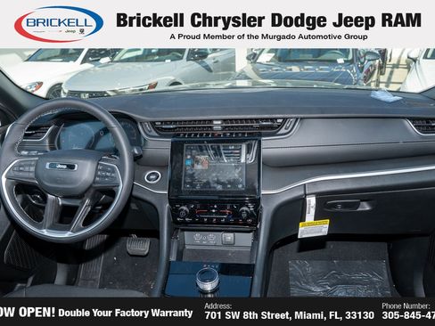 New 2025 Jeep Grand Cherokee Laredo w/ Luxury Tech Group I image 20