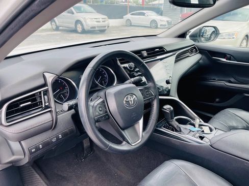 Used 2019 Toyota Camry XLE FWD image 11