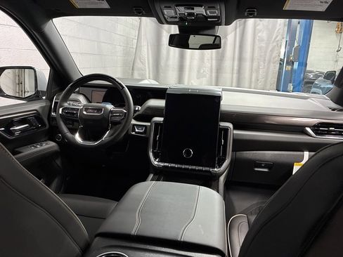 New 2026 GMC Yukon Elevation image 13