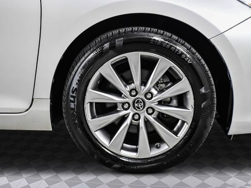 Used 2017 Toyota Camry XLE image 29