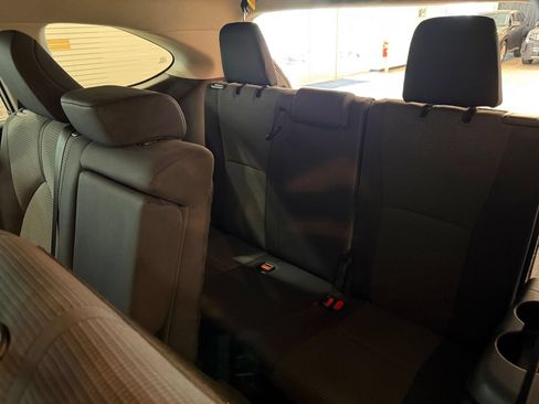 Used 2025 Toyota Highlander LE FWD image 25