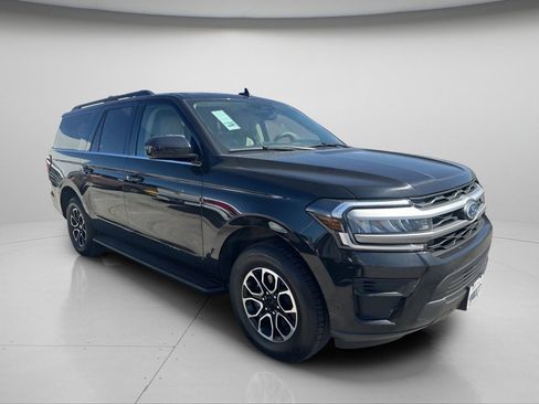 Used 2024 Ford Expedition Max XLT image 2