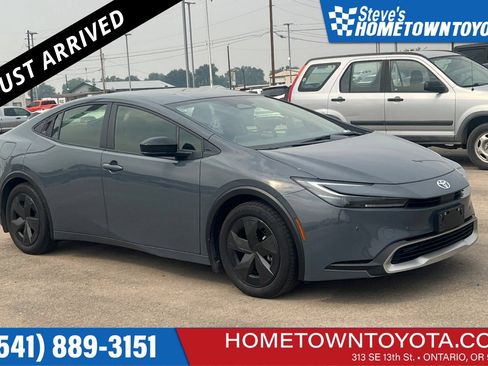 Used 2026 Toyota Prius Plug-In Hybrid FWD image 1