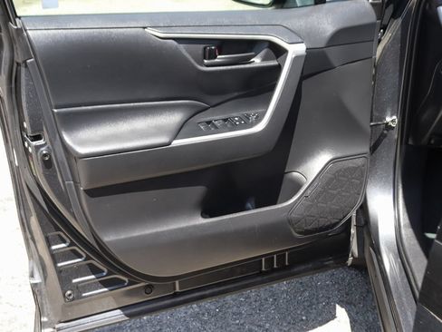 Used 2021 Toyota RAV4 LE w/ Carpet Mat Package (TMS) AWD/4WD image 15