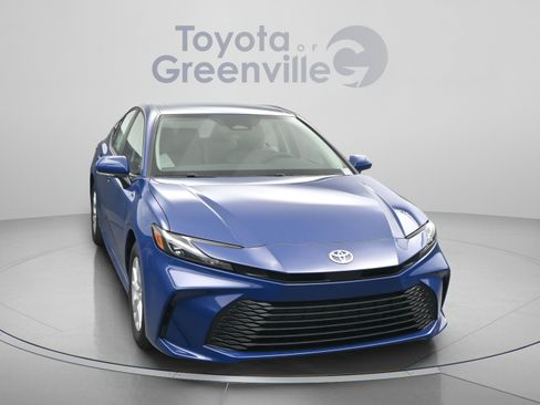 Used 2025 Toyota Camry LE w/ Convenience Package FWD image 19
