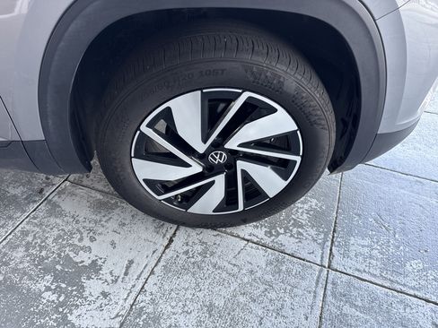 Used 2026 Volkswagen Atlas SE w/ Panoramic Sunroof Package FWD image 12