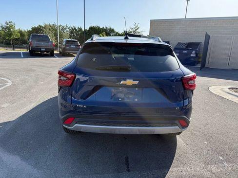 Used 2024 Chevrolet Trax LT w/ LT Convenience Package FWD image 5