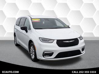 Certified 2025 Chrysler Pacifica Select FWD video 1