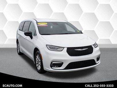 Certified 2025 Chrysler Pacifica Select