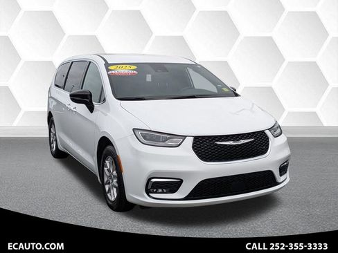 Certified 2025 Chrysler Pacifica Select FWD image 1