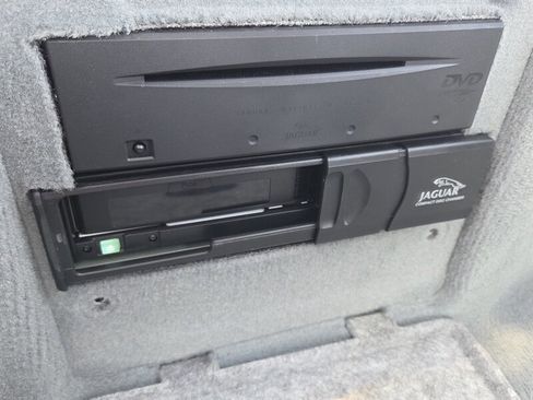 Used 2006 Jaguar XJ8 image 11