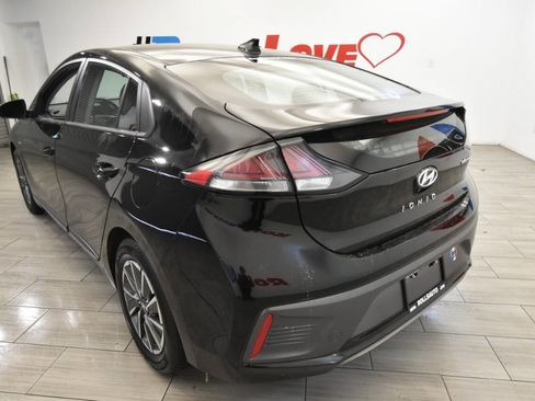 Used 2020 Hyundai Ioniq SE image 3