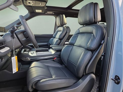New 2025 Lincoln Navigator Reserve w/ Jet Appearance Package image 11