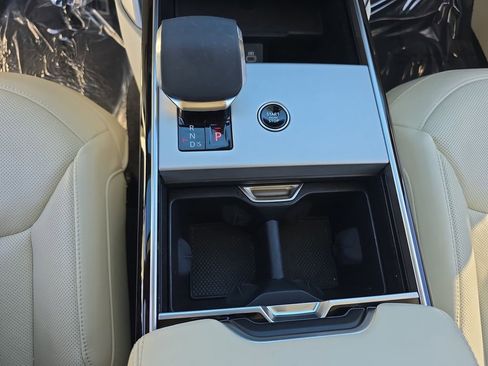 Certified 2024 Land Rover Range Rover Autobiography AWD/4WD image 26