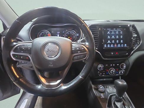 Used 2020 Jeep Cherokee Limited image 18