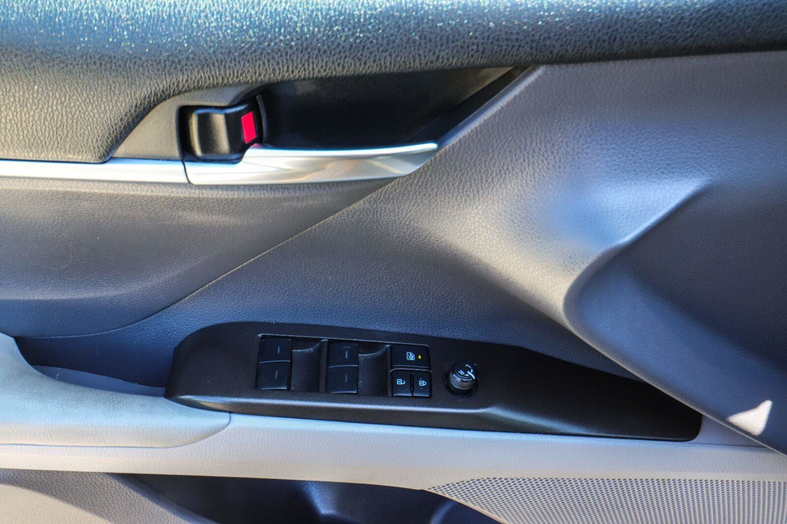 Used 2022 Toyota Camry LE FWD image 33